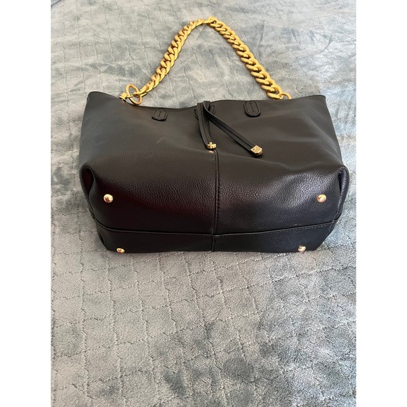 Elegant Black Leather Tote Bag with Gold Chain - Picture 2 of 11